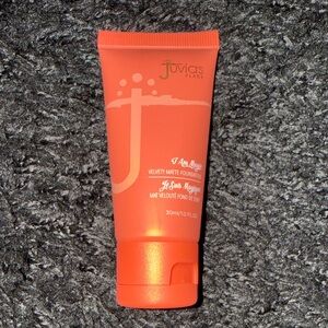 Juvia's Place I Am Magic Foundation Giza/640 swatched once